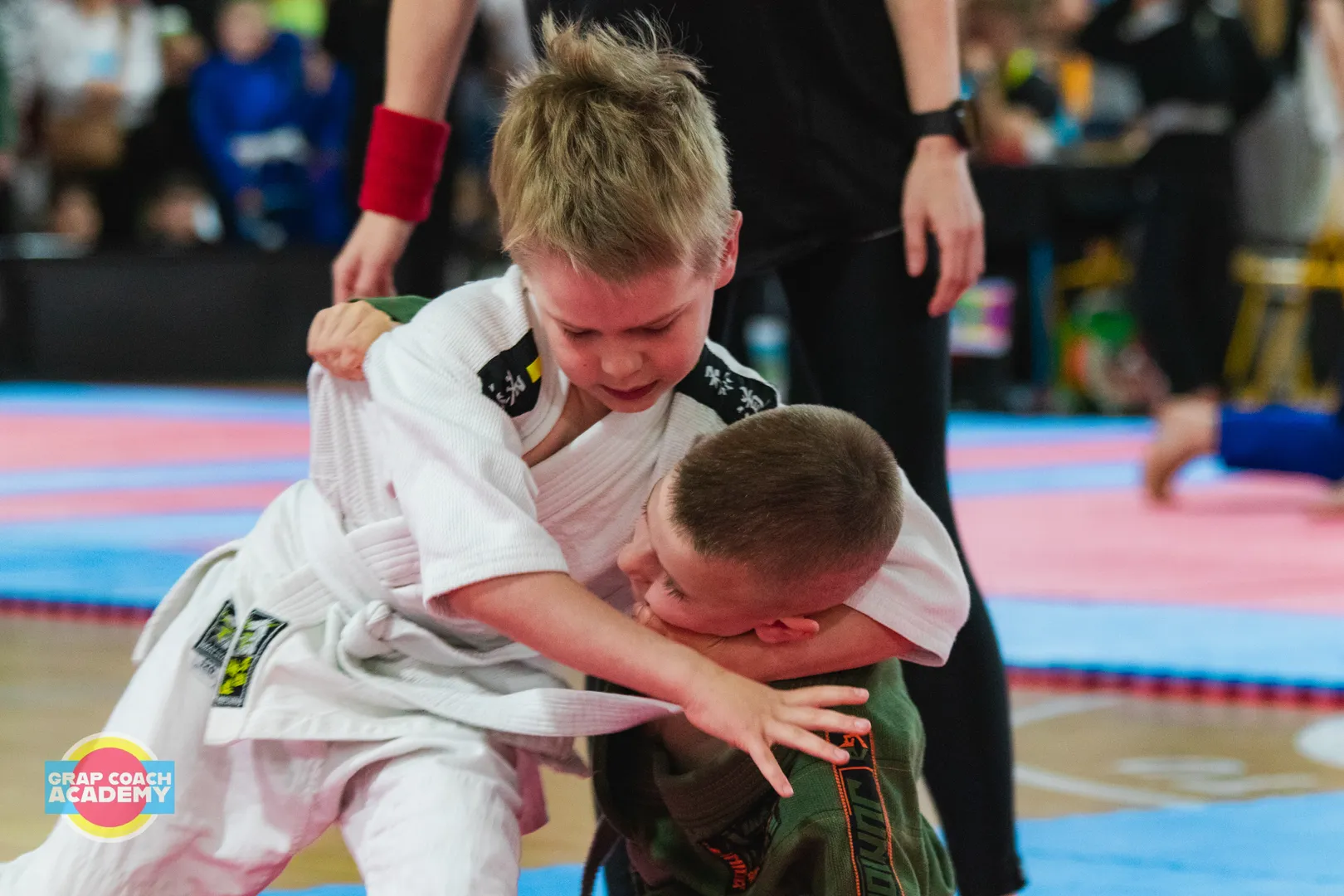 Dzieci ćwiczące karate na zajęciach GCA Kartuzy
